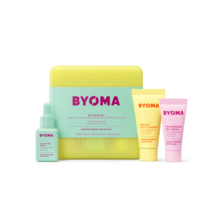 Coffret BYOMA So Clear comprenant un étui jaune, accompagné d'un sérum clarifiant, d'un nettoyant à la gelée crémeuse et d'un gel-crème hydratant.