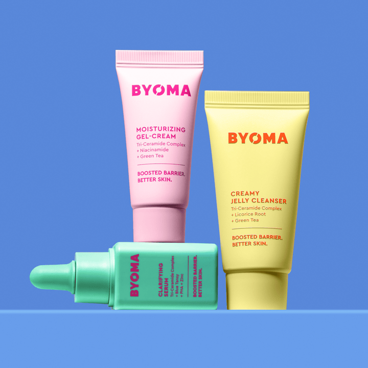Trio de soins BYOMA comprenant un sérum apaisant, un nettoyant à la gelée crémeuse et un gel-crème hydratant.
