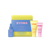 Coffret BYOMA So Hydrated, comprenant une boîte d'emballage jaune pastel et bleu ainsi que trois produits de soin de la peau. 