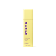 Une bouteille jaune de nettoyant à l'huile lactée Byoma, vue de face sur fond blanc.