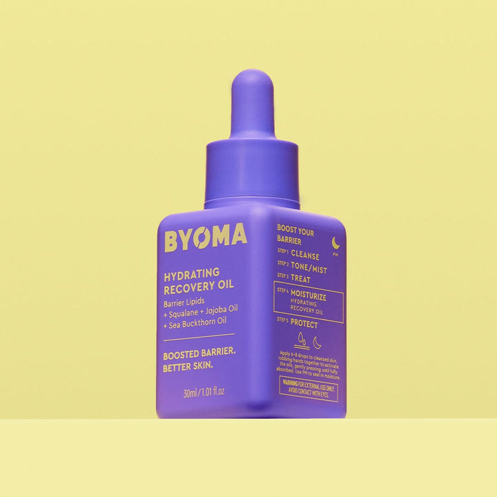 Huile de récupération hydratante BYOMA dans une bouteille violette audacieuse. 