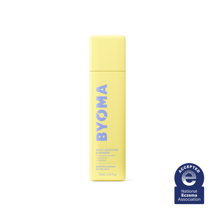 Une bouteille jaune de Byoma Milky Moisture Cleanser avec le sceau de la National Eczema Association. 