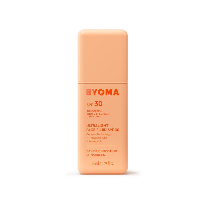 Une bouteille de Fluide Visage Ultraléger BYOMA SPF 30.