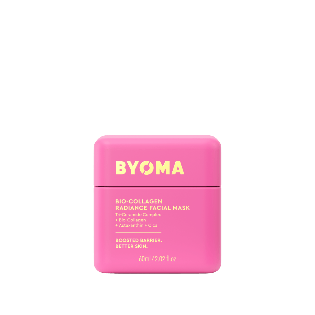 Conteneur de masque facial rose avec la marque « BYOMA » sur fond vert