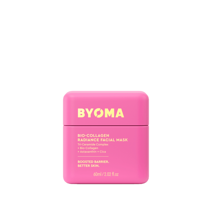 Conteneur de masque facial rose avec la marque « BYOMA » sur fond vert