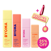 Offre groupée BYOMA Summer Skin Routine SPF 30 avec quatre produits de soin de la peau, une étiquette de bagage BYOMA et un badge « 25 % de réduction ».