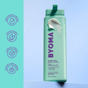 Flacon de lotion hydratante pour le corps BYOMA avec bouchon vert sur fond bleu
